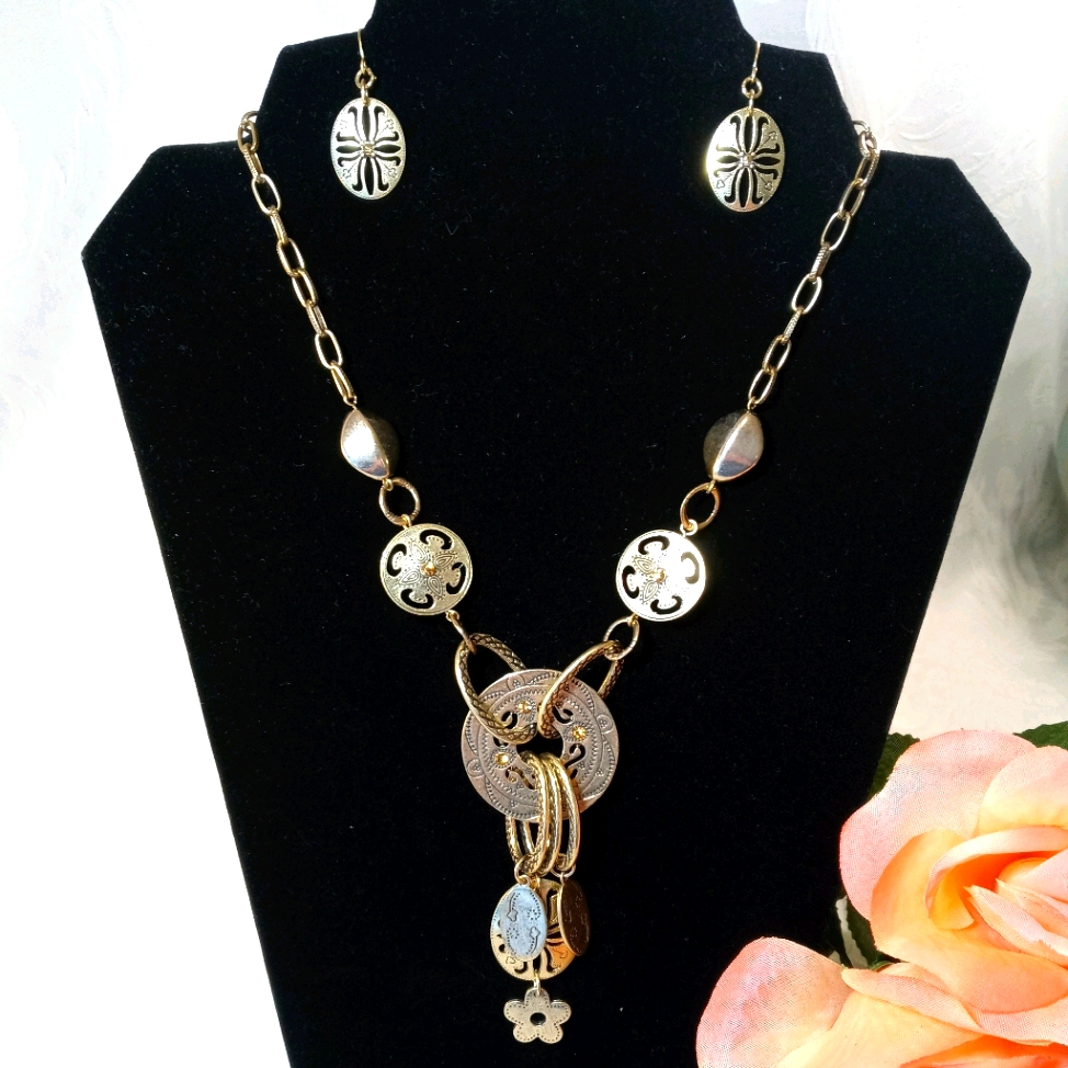 Gold Tone Necklace